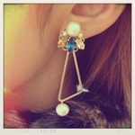 Blue & Beige 三角ピアス
