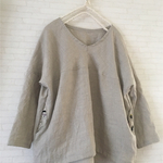 linenと陽気な人々のVネックプルオーバー