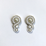 ビーズ刺繍ピアス