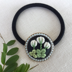 刺繍ヘアゴム パールシロツメクサ