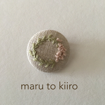 刺繍のリースブローチ薄桃