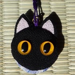 ちりめん根付け　ねこ  (黒猫) 
