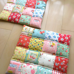【2枚セット】42cm×42cm　四角つなぎのパッチワーク　ミニおざぶ　kukka
