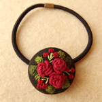 赤バラ刺繍 くるみボタンヘアゴム