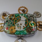 時計ウサギのピルケース