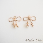 送料無料♡10個セット おリボンとパールのアシメントリーチャーム♡ピアス、イヤリング、アクセサリー
