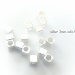 3mm silver cube 小さなビーズ 50個