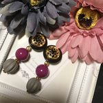 透かしゴールドぼたん⭐️グレーメロンビーズピアス