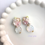 ガラスビジューの桜ピアス♡イヤリング変更可 アイボリークリーム