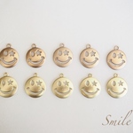 送料無料♡10個セットsmileチャーム♡ゴールド5個 ブロンズ5個  ✴︎ピアス、イヤリング、アクセサリ