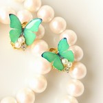 小さな蝶々のひと休み…。(green)  ピアスorイヤリング《受注制作》