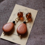 ウッドパーツとべっ甲アクリルビーズのピアス
