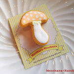 アイシングクッキーのバッジ（キノコ）オレンジ