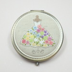 花刺繡のコンパクトミラー　（フラワードレス）お一人様1点