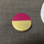 まんまる飴玉ブローチ 陶器 苺＆金 (帯留,ヘアゴム金具変更有)