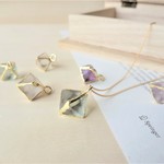 ８面体フローライトのネックレス～鉱物博士のお気に入り