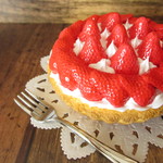 直径11㎝　いちごタルトのホールケーキ 置物