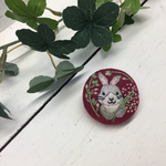 《再販》刺繍のブローチ うさぎさん（紅色）