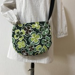 花柄　ぺたんこショルダーバック