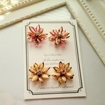 煌めくお花とパールキャッチピアス 
