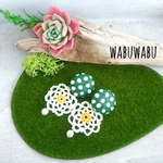 刺繍イヤリング『デイジー』・グリーン