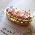 ピルケースspring pink garden　レジン　ゴールド