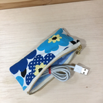 花柄の携帯充電器コードケース