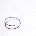 〔新色〕〔片耳用〕立体フープピアス［TOGURO］001 color05