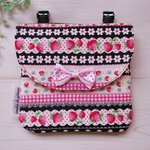 いちごがいっぱい♪ガーリーな移動ポケット