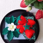 ちりめん  苺🍓  半月盆置き物(B)