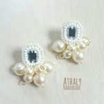 しろいろ yurayura＊ ビーズ刺繍 ピアス