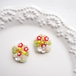 スパンコール刺繍のお花畑ピアス/イヤリング