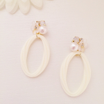 フラワービジューオーバルピアス