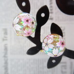 夕暮れ前の桜玉  クリップイヤリング  12mm 