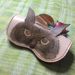 フクロウの革メガネケース