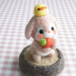 にんじん抱えたうさちゃんとぴよ　羊毛フェルト 