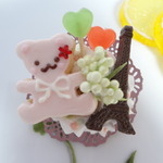 アイシングくまさんクッキーとキャンディー、チョコレートのブローチ