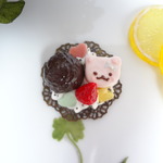 くまさんクッキーとトリュフチョコレートのブローチ