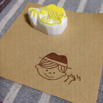 手をふる男の子のはんこ