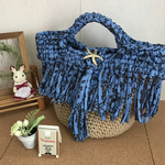 66.(麻ひも×ズパゲッティ青柄)フリンジマルシェバッグ・かごバッグ・麻ひもバッグ