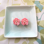 つまみ細工の桜のピアス
