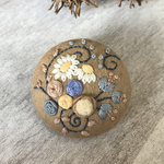 カモミール&バラ 刺繍ブローチ