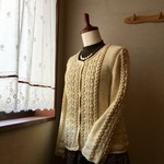 レモン色のカーディガン 冬物