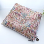 ★★LIBERTY　Forget　me　nots　フォーゲットミーノッツ　2PX　ビニコの仕切り・マチ付ポーチ　❤イニシャルチャームお選びください　◆大きめコスメポーチ・オムツポーチにも♪