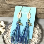 ホワイトシェルと海色タッセルのピアス