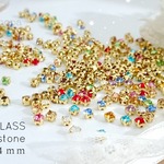 【再販３】ゴールド台座 A級ガラス ラインストーン ビジュー マルチカラー【４ミリ】 タップリ100粒