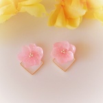 紫陽花×四角　ピンクの紫陽花のイヤリング/ピアス