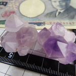 天然アメジストシード1パック♪チベット産紫水晶♪原石.鉱石.鉱物.上質天然石の幻想的なファンタジーアイテム♪