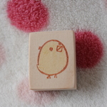 ななめ見上げるひよこ