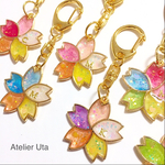 イニシャル入り＊ひらり桜のキーホルダー